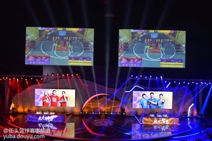 已经没有队伍能够阻挡大魔王武汉冠军前进的脚步了，2比0继续以绝对实力战胜上海冠军，直面最后一个对手北京冠军战队。第一局比赛武汉冠军以大比分胜出，第二局比赛依旧展现了超强的掌控力，最终2比0胜出帮助超凡智慧阵营胜出晋级次日比赛的胜者组，未失一局的傲人战绩展现了大魔王的实力。经过一天的苦战，最终超凡智慧阵营以8比1的绝对实力战胜无尽神力阵营，超凡智慧阵营晋级胜者组，而无尽神力跌入败者组，一起来见证诸神的崛起！