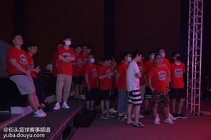 已经没有队伍能够阻挡大魔王武汉冠军前进的脚步了，2比0继续以绝对实力战胜上海冠军，直面最后一个对手北京冠军战队。第一局比赛武汉冠军以大比分胜出，第二局比赛依旧展现了超强的掌控力，最终2比0胜出帮助超凡智慧阵营胜出晋级次日比赛的胜者组，未失一局的傲人战绩展现了大魔王的实力。经过一天的苦战，最终超凡智慧阵营以8比1的绝对实力战胜无尽神力阵营，超凡智慧阵营晋级胜者组，而无尽神力跌入败者组，一起来见证诸神的崛起！