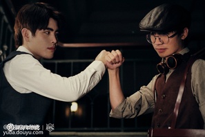 【云城逸事】都说小城故事多，他们平日里谈笑风生，背地里风起云涌。“挺有趣的，留下来和他们玩一玩吧...”冷少直直地盯着悬赏令，不一会儿便随意地扔到桌上酒杯里的冰块已经融化了，Saki迟迟没有喝下，只是若有所思地盯着，随后推门离开...城里的人们，有人拉帮结派，有人背信弃义，真相潜藏在黑暗中，随着赏金之战而来！你心中的云城故事将会如何发展呢？快来参加#云城逸事# 续写活动吧~