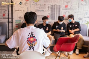 「2022OPL青训 OPL青训招募计划·现场返图」2022OPL青训线下集训营已于9月5日开营！O仔来给大家带来现场返图~究竟谁能通过层层考验签约战队成为职业选手，期待选手们的表现哦！少年登场，竞现锋芒 青训线下集训营已正式开战！ O仔后续将为大家带来更多青训相关信息，敬请关注哟~