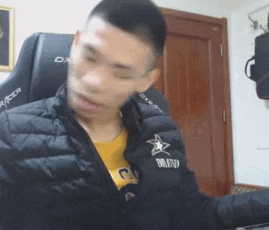 宝哥你喝个水的动作都是那么的骚[呲牙]