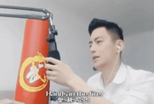 历史老师进网吧，四大发明把问发，
恶人还须恶人磨，末代宦官把狂抓。[topic src="183749"]#智勋的暑期陪玩打工[/topic]