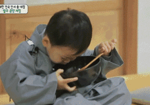 早上，好呀！有件事拜托大家[弹幕君害羞]，大家不要的荧光棒可以给急需的泮泮呀，丢一丢免费礼物就行，太难了，实在不行凑个飞机、钻粉🚀也不是不行的。（不行当我没说[鲨鱼娘内伤]）[topic src="199629"]#泮泮的保级任务，会不会有奇迹[/topic]