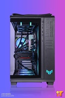 【80it电脑网】华硕TUF 502纯黑弹药库无立柱海景房+七彩虹4070火神装出来的效果你们喜欢嘛[色]感谢北京薛先生的支持[抱拳]
CPU ：intel i5 13600KF
散热 ：瓦尔基里E360 LOKI VK 黑
内存 ：威刚SPECTRIX D50 32G 3600 套 灰
固态 ：西数2T SN770 M.2 黑盘
硬盘 ：希捷ST2T 7200
主板 ：华硕TUF GAMING B760M-PLUS WIFI D4
显卡 ：七彩虹4070 Vulcan 12G
电源 ：安耐美GX750DF 金牌全模 ATX3.0
机箱 ：华硕TUF GAMING GT502 黑 无立柱版
风扇 ：骨伽灵镜 正向 黑
风扇 ：骨伽灵镜 反向 黑*6
配件 ：风扇集线器 
配件 ：灯光集线器