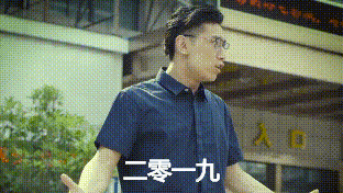 豆瓣评分：无
主演：姜博、唐菲
导演：程亮
类型：传记
简介：《舌战》口吃少年彭博自幼受人排挤，一心想出人头地。成年后，在父母的安排下前往北京从事保安工作。郁郁不得志，后偶遇初恋女友余红玲，长期落寞的蛰伏和爱情的感召令名不见经传的他决定向死而生。彭博毅然辞职回乡，挑战几乎不可能的任务，成为一名销售员。后一路开挂，开创独特的会销演讲模式，工作上取得良好成绩，同时也屡屡创造奇迹。因舌头捋不直，他一路坎坷。如今，却凭借三寸不烂之舌博弈商界职场...