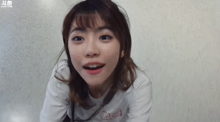 又快到开播的时间了，今天的周姐会是什么样呢？
