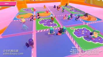 完美配对
关卡开始所有玩家出现在一块由16个地砖组成的悬空平台上。

准备阶段地板上会出现水果的图案，同时四周的屏幕上开始倒计时。

倒计时结束后屏幕上会出现一种水果的图案。

水果图案出现后开始短暂倒计时，在倒计时结束前跳上刚刚出现相应水果的地砖，其他地砖之后会消失不见，仍然停留在其他平台上玩家会落入下方粘液被淘汰。

第一轮只会出现两种水果，后面的回合每次都会出现多种不同的水果。后面回合的准备倒计时会缩短，尽可能选择离所有水果都比较近的砖块等待。