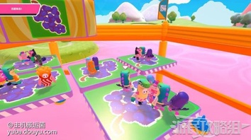 完美配对
关卡开始所有玩家出现在一块由16个地砖组成的悬空平台上。

准备阶段地板上会出现水果的图案，同时四周的屏幕上开始倒计时。

倒计时结束后屏幕上会出现一种水果的图案。

水果图案出现后开始短暂倒计时，在倒计时结束前跳上刚刚出现相应水果的地砖，其他地砖之后会消失不见，仍然停留在其他平台上玩家会落入下方粘液被淘汰。

第一轮只会出现两种水果，后面的回合每次都会出现多种不同的水果。后面回合的准备倒计时会缩短，尽可能选择离所有水果都比较近的砖块等待。