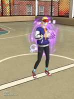 新人物CG-伊娃上线以来，好多玩家都喜欢上了这个女性球员，不单单因为其外表“清纯可爱”，还因为她的独门绝技“低平传球”，犹如一把手术刀，精准的撕开对手防线，助攻队友轻松得分。下面带来CG伊娃球员攻略，领略一下她在球场上的风采。

一、球员特点
伊娃的天赋属性还是很不错的，绿色“对抗”、“传球”强化，保证了其过人时不易被撞倒，而且加强了其传球速度和成功率。蓝色“三分”强化保证了其外线的火力。
橙色天赋“助攻精灵”，则是伊娃的核心技能。
1、小幅度增加2分球和3分球的投篮命中率。实测中伊娃的3分水平虽没达到一线SG的高准度，但着实不算弱，此时，假如接到木木的传球（接球人短时间内增加2分球、3分球投篮命中率），简直就是如虎添翼，空位3分将异常的精准。
不过，需要注意的是伊娃的颜射能力一般，不要顶着干扰强行投篮。此外，伊娃的2分球在后卫中，命中率也属靠前水平，连续命中效果十分不错。配合木木，中投命中率将非常恐怖。

2、拥有精准长传能力，传球失误率降低，且所有传球均为低平球，不会被空中拦截。这个天赋真的非常优秀，使用伊娃时，你不用考虑是否传高球会被CF拦截，还是传低球被对面后卫轻易的自然断，还是队友接不住球的尴尬，伊娃的传球十分舒服，队友接球也舒服。