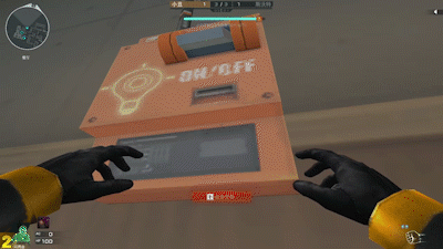 1、玩法特色介绍
区别于爆破模式的射击竞技玩法，小丑惊魂夜是主打社交推理的休闲玩法。各位玩家无须持枪射击，而是需要通过观察、讨论、推理找出隐藏在身边的斯沃特卧底，或者隐瞒、欺骗、伪装自己的斯沃特身份，进而获取胜利，是一个考验观察能力、推理能力以及策略意识的趣味玩法。
因此，打开语音交流是小丑惊魂夜玩法必不可少的环节，只有与其他玩家进行充分地讨论沟通，才能更好地感受到玩法乐趣。也建议各位玩家与小伙伴们开黑游玩，可以获得远超路人局的欢乐游戏体验。
需要注意的是，在小丑惊魂夜玩法中，只有在密谋会期间才能与其他玩家打字或语音交流，按键发言则需要按下F3键，而非V键。

下面就让我们开始一起了解一下，小丑惊魂夜的具体玩法吧！

2、阵营目标及整体玩法
小丑惊魂夜玩法中，多数玩家会被分配至【小丑阵营】，少数玩家会被分配至【斯沃特阵营】。所有阵营的玩家外表均为小丑模样。

其中【小丑阵营】无法进行攻击（普通小丑），需要在限时内完成地图上的全部蓝标任务，


或者通过【密谋会】投票淘汰全部的斯沃特玩家，方可获取胜利。

而【斯沃特阵营】可以进行攻击，需要阻拦小丑在限时内完成任务，或者通过攻击技能淘汰小丑阵营玩家，直至存活的小丑玩家与斯沃特玩家数量一致。

由于所有玩家外表均为小丑模样，难分敌我。小丑玩家需要尽可能抱团行动，避免落单被斯沃特逐个击破，同时细心观察其他玩家的行为表现，找出疑似斯沃特的玩家。

斯沃特玩家则要假装在完成任务，隐藏自身的斯沃特身份，并在不被发现的情况下，利用攻击技能淘汰小丑玩家。

3、角色技能及玩法介绍       3.1、小丑阵营
小丑阵营具有2种不同角色，普通小丑、小丑精英。
其中大部分玩家为普通小丑，无法发动攻击，只具有完成蓝标任务、发起密谋会进行讨论投票的能力。

小丑完成任务，需要前往地图各处的蓝标按下E键，然后根据提示进行操作。该蓝标任务分为多种类型，均具有不同玩法，只有按要求操作，方可完成任务。需要注意的是，即使是被淘汰的小丑，也要继续完成剩余任务帮助小丑阵营获得胜利[topic src="117962"]#攻略专区[/topic][topic src="25505"]#小丑[/topic]