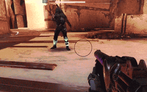 《命运2》前不久刚刚迎来了新赛季更新，本该在游戏里尽情享受新内容的玩家们，最近却在突然失衡的PVP新环境中挣扎着。而这一切的罪魁祸首，是一双新舞鞋。


这件新加入的装备叫做“光辉跳舞机（Radiant Dance Machines）”，是一件“猎人”职业的专属腿部装备。它在前作游戏中曾出现过，当时它的能力是在瞄准目标时，提高自身的移动速度。


在新赛季内容中，这双鞋的新护甲特性叫做“死亡之舞（The Dance）”，改为了在目标附近可以短时间内多次使用“闪身”技能。


闪身是《命运2》中猎人的职业技能，快速做出一个翻滚动作，并同时产生其他各种效果。搭配着猎人的各种模组和技能，让这个职业的灵动特性得以展现。
现在有了这双新鞋“光辉跳舞机”的助力，猎人能够在连续多次使用闪身技能的同时，也成倍享受那些搭配它使用的模组效果。正是由于这种搭配的质变提升，引发了不小的平衡问题。
例如搭配“闪身后减少大招CD”的模组，玩家可以靠着这个装备在短时间内进行最多6次闪身，以此让大招冷却时间大幅减少。经国外主播测试，最快能做到每15到20秒一个大招，这在《命运2》中是非常恐怖的效率。


又或者搭配“闪身制造减速地带”的模组，猎人能够在敌人身旁快速多次闪身，从而大幅减速甚至冻结对方。在数倍于以前的控制效率面前，击杀对手的收尾工作自然难度骤降。


而且经过测试，这双鞋的特效判定条件“在目标附近”的判定距离非常广，并且不受掩体影响。于是在PVP的实战中，就有很多玩家通过隔墙原地闪身来给大招充能，创造了一种风险更低的新用法。
这双过于强大的舞鞋，很快就在PVP里流行起来。先是有人率先发现并使用了包含这双鞋的配装，接着更多猎人本着“打不过就加入”的原则让这个队伍逐渐壮大。最后猎人们在人群中快乐地翻滚着，留下其他人在一旁怨声载道。《命运2》的PVP模式一夜之间成了猎人的舞池，玩家们抱怨现在的PVP只用看着猎人跳舞就完事了。


对于这个严重影响了平衡的新装备，BUNGIE丝毫没有手软。在它让猎人们热舞狂欢仅仅3天后，就被官方以“连续闪身次数出现问题”为由，暂时移出了所有PVP模式。


但即使官方做出了快速反应，还是有不少玩家对此并不买账。他们质疑官方根本就没对新装备进行过平衡性测试，毕竟在PVP里像笨重的BOSS一样面对不停翻滚的对手，这种感觉一定谈不上有多愉快。

面对索拉尔的一连串翻滚，手持光剑的Rey直接呆立当场
至于这件装备最终到底要如何修改，目前BUNGIE还没有给出解决方案。在PVE模式中，这件装备仍可以正常使用。而面对玩家的质疑，《命运2》的社区经理倒是玩梗玩得挺开心，他转发了官方公告并且配文说：“不准跳舞。”


开心不起来的玩家们则仍在他的推特下面继续追问着他：“你们的游戏真就不测试的吗？”