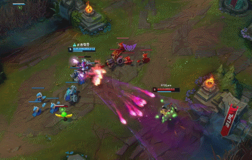 大家好，这里是锦城，给大家带来LPL电竞赛事的最新战报。
LPL春季赛迎来V5和FPX的关键战，只要V5击败FPX就能提前一轮锁定常规赛第一，创造从上赛季全败垫底到这赛季荣登第一的传说；对于FPX来说，他们只有击败最后两个对手V5和OMG才能稳进季后赛，可惜随着不敌V5，FPX最后一战OMG已经是季后赛的生死战。
  
第一局比赛Photic选出的女枪配合女坦辅助在前期打出奇效，控谁谁死，而且Photic还有单杀Lwx的高光，虽然我也不知道为什么Lwx在已经脱身的情况下又自己走回女枪大招里洗澡了。
  
虽然V5在前期有优势，但是中期FPX凭借Clid的绕后击杀V5最肥的女枪打出大胜团战。FPX拿下大龙buff后，管泽元认为女枪已经废了，V5的胜率仅有1.5成，而且唯一的机会还是抢下火龙魂。但是没想到最后一波团战女枪完美大招清场，V5打出完美团后突然一波结束比赛！

第二局比赛V5选出经典的卡莎泰坦组合，一级团入侵直接打出1换2。FPX给小老虎拿到强势的格温上单打纳尔，但是没想到小老虎太上头了以至于反而被纳尔单杀，随后卡牌飞上帮格温找回场子。V5不但线杀Lwx而且叫打野疯狂军训Lwx，团战卡莎单切泽丽奠定优势，直到游戏结束Lwx甚至都没有两件套。
 
V5轻取FPX取得四连胜后提前锁定常规赛第一，V5也创造了一个赛季从倒数第一到榜首的蜕变。去年夏季赛的时候V5启用五名新人“抽卡”，战绩惨淡16连跪。

不过在上个转会期V5蹲到了离队的Rookie和Karsa，挖来了风暴乔丹Rich和在TES抑郁不得志的Photic，加上留队的辅助ppgod，V5化学反应到位直接锁定常规赛第一，期待这支崭新的队伍在季后赛的表现！[topic src="63854"]#英雄联盟赛事[/topic]