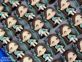 典藏版将于4月底陆续发货 各位大侠，《仙剑奇侠传七》典藏版内容物已制作完毕，目前正在整体包装中，预计4月底将开始陆续发货，纪念版也会同步发出。参与预购的玩家届时可关注预购平台的订单发货信息。如需修改地址，请于4月17日24：00 之前联系相应预购平台客服进行收货地址的更新。另外由于疫情影响，发货时部分地区可能暂时无法发出，未发出的订单会进行部分信息公示，待限发地区快递恢复后将陆续发出。《仙剑奇侠传七》游戏典藏版共分为“长相守”及“伴红尘”两个版本，售价399元包邮；另有两种不含游戏授权卡的纪念版本以供选择，售价338元包邮。