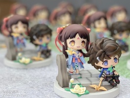 典藏版将于4月底陆续发货 各位大侠，《仙剑奇侠传七》典藏版内容物已制作完毕，目前正在整体包装中，预计4月底将开始陆续发货，纪念版也会同步发出。参与预购的玩家届时可关注预购平台的订单发货信息。如需修改地址，请于4月17日24：00 之前联系相应预购平台客服进行收货地址的更新。另外由于疫情影响，发货时部分地区可能暂时无法发出，未发出的订单会进行部分信息公示，待限发地区快递恢复后将陆续发出。《仙剑奇侠传七》游戏典藏版共分为“长相守”及“伴红尘”两个版本，售价399元包邮；另有两种不含游戏授权卡的纪念版本以供选择，售价338元包邮。