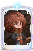 【定位】后排
【卡片详情】召唤小赫敏出场，为现阶段玩者所持手牌降低1费，采用后恢复原费。与此同时，小赫敏会消耗自身脑力学习敌人魔咒，并将学习后的一次性咒语卡降低3费加入己方组合中。1次仅学习1张魔咒，学习次数越多脑力消耗越高。敌人玩者采用咒语卡将加快小赫敏的学习速度。战斗中，经由小赫敏学习成功的咒语卡级别即为昔日重现-赫敏·格兰杰伙伴卡级别。
【卡片故事】


小赫敏在第一堂魔咒课上就成功施放了漂浮咒，这可让她那些学不会的同学（包括罗恩！）倍感烦闷。小赫敏一针见血地指出罗恩的咒语原本念错了：“是羽加——迪姆勒维——奥——萨！”
多亏了小赫敏的坚持，过后她被巨怪困住时，罗恩成功地施出了很漂亮的漂浮咒！他让巨怪的大木棍飘了起来，接着又重重砸下。被砸到头的巨怪应声轰然倒地。