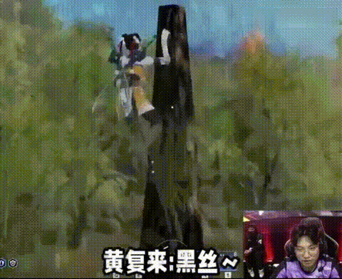 黄复来和胡桃不得不说的缘分，那都是月亮的疏忽导致的哇[强]，闲话少叙直接进入正题，先来看看，黄复来复活赛中和胡桃的亲密程度吧！

我们的黄sir对胡桃丝袜的小小好奇心，把旁边的裁判都给整的笑的蚌埠住了。



裁判：我一般不会笑，除非忍不住。我们可是经过专业训练的（黄sir放条生路走走哇！观众都看着呢！）

再来说，为什么黄复来和胡桃突然有了这次缘分，以至于，复活赛就直接拿出了胡桃。黄复来在曾经S1赛季首周的双周周决赛，比赛前上厕所让月亮帮忙选择英雄。结果月亮，忙着收拾东西，没管，就随机了个胡桃。



所以，这次选择胡桃，就是为了致敬曾经热血的自己，与周冠失之交臂，当然，后来的单排冠军，也是狠狠的证明了自己的努力和汗水，当然最重要的热血和办卡😄[topic src="187055"]#永劫无间精选内容[/topic][topic src="214554"]#永劫职业联赛复活赛开赛，黄复来重回赛场！[/topic]