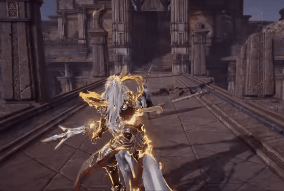 千呼万唤始出来，岳山的变身皮肤终于要上线了。就在刚刚永劫官方发出了消息，新的金乌纪主题皮肤要上线了，其中就有一个是关于岳山的变身皮肤，看到这个消息我真的是太激动了，原来二郎神是真的。永劫官方搞中华传统文化真的很难让人不赞啊。

这个二郎神我真的不知道该怎么形容，威武，霸气，好像这些词语都不足以描绘了，反正看到这个画面鸡皮疙瘩都起来了，真的是吃了没文化的亏，想不出合适的词语来描绘了，真是说太帅啦。之前也传出过消息说岳山的变身皮迟迟不上线是等高达的联动，虽然没等来高达，但是这个二郎真君绝对不逊色于高达。

这次变身皮肤还是和之前的变身皮肤一样需要佩戴特殊挂饰，这次岳山的变身皮肤就是新的挂饰【神君印】，装备这个挂饰就可以获得这个变身皮肤。这款皮肤变身也是十分帅气，变身的时候周围还有一只哮天犬跑过，不过也有玩家说这个是火狗新皮肤，哈哈哈，我反正是信了。

变身皮肤当然不止有外形变化，整个人物的攻击特效也都拉满了，就这个龙摆尾的特效，我一个不怎么玩岳山的都被震撼到了，真的太帅啦。手中三叉戟刺出，周围就带有金色祥云的特效，释放龙摆尾的时候戟尖也带有龙头特效，整个身体也都被金光包裹，真的觉得天神下凡也不过如此了。

这次出的皮肤也是金乌纪联动的系列皮肤，金乌纪大家肯定都很熟悉了，前端时间才刚出的顾青寒的畲族凤凰装就是金乌纪的皮肤，这次岳山变身皮同样也是。然后可能有兄弟也发现了，宣传图下面，二郎神正对着的是孙悟空，是的，我们的猴哥也同样要作为皮肤加入永劫了，不过具体是哪个英雄暂时还不清楚。另外，这不马上新赛季的宝箱要开放了么，结合这次加强了棍，给棍上线了新魂玉，说不定新赛季宝箱的红皮就是金箍棒了。[topic src="187055"]#永劫无间精选内容[/topic][topic src="216063"]#永劫新皮肤，岳山变身皮上线，泥巴人化身二郎神[/topic]