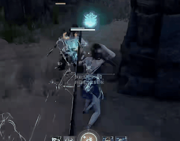 众所周知，永劫无间里的振刀种类是很多的，什么C振，跳振，闪振，快捷键振刀，这些振刀方式是各有各的用处。那么跳帧有什么特殊作用呢？答案就是吸附性，和其他振刀方式相比，跳振的吸附性是独一无二的。这里可能有兄弟会说了，这不是老掉牙的东西了么，怎么现在还炒冷饭？错了，永劫无间是在不断变化的，新的角色新的武器，你不会以为自己的理解不会过时吧。

兄弟们在玩游戏的时候应该都遇到过这种情况吧，就是追击别人的时候，对面拿个棍一直腾云冲，因为腾云冲蓄力的时候是蓝霸体你就算追上去白刀也A不出僵直，对面两个腾云冲后直接绕到建筑物后卡个视野出钩锁，然后就溜啦，所以这这种情况该怎么办呢？其实谜底就在谜面上。

如果对面拿个棍一直跑，这时候你就也需要一根棍了，我说的可不是让你跟着人家一直腾云冲，这样你永远也追不上，而是用棍来跳振。如上图这个操作，对面几乎是贴着你蓄力然后放腾云冲，这时候你刚刚追上去，除非用技能，否则你是无法打断对方蓄力的，又因为对方的腾云冲是按了方向键的，所以这个腾云冲是不会朝你放的，如果你正常振刀，只会像图一那样傻傻的吃尾气，但是如果是跳振就可以直接吸附上去，完成振刀。

这就是我说的要理解跳振的机制，其实每把武器跳振的吸附性都是不同的，为什么我说谜底就在谜面上，因为棍的吸附性就是所有武器中最强的。其实也不仅仅是棍，作为同源武器的枪吸附性同样很强。是不是感觉和你的理解不一样了，确实每把武器的跳振都有吸附性，但是每把武器的吸附性强度是不同的。下图就是所有武器吸附性强度的排行，看看和你的理解有什么不同。

吸附性最强的就是长兵器的棍和枪了，拍第二的是太刀，长剑和双节棍，这三把武器的跳振吸附性也很强，但是和棍，枪比起来还是差一点的。然后第三队列的就是重刃的阔刀和斩马刀还有匕首了，这三把武器的跳振吸附性已经很弱了，可以说能吸附，但是不完全能。最后排在10086队列的是双持武器，就是双刀和双戟，这两把武器的跳振吸附性几乎可以说是就没有。

理解跳振的机制可以让你通过吸附振到很多你原本振不到的刀，最典型的就是长枪的腾云冲和匕首的亢龙卷破，这些能造成角色位移的蓄力攻击，利用跳振的吸附性就可以振刀了。不过用跳振前还要先看一下自己的武器的跳振吸附性够不够强，如果吸附性不强就不要强行跳��[topic src="187055"]#永劫无间精选内容[/topic][topic src="223204"]#理解长兵器强跳振吸附性，轻松完成吸附振刀[/topic]