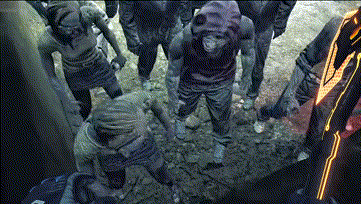 来自掌火作者：辣条
许多玩家现在对挑战模式巨人城地图一定非常熟悉了吧，不知道大家是否知道一些安全的清怪点位呢？今天这期就来分享几个可以安全地原地攻击的点位，以逸待劳，快来一起看看吧。

首先就是第四回合和第五回合地图中后方的这个角落，这里有一处小围墙突出，我们可以跳跃上去。因为第四第五回合的地图偏小，各个通道狭窄，而小怪众多，常常容易被一群小怪包围，所以此处实用性不错。

跳跃上围墙后，就在此处清理敌人，如果有许多小怪包围过来，我们只需要一直持续跳跃即可，由于小怪的攻击距离较短，是无法对我们造成伤害，我们可以在这里先清理大型敌人，等到小怪聚集多了后用技能快速清理，非常方便，也不用担心被包围致死。

在第六回合和第七回合当中，这里有两处可以躲避小怪的攻击，第一处就是二楼饮料机旁边的小石墙上方，我们可以跳跃上去，同样参考前面说过的方法，可以躲避小怪攻击。

第二处同样是在这个地图的二楼，饮料机的斜对角处，这里有一块矮小的围墙。

我们跳跃到这个小围墙上方，尽量往外侧移动，当小怪包围过来时，我们进行连续跳动同样可以不会被小怪攻击，我们就可以暂时不用面对群体小怪的威胁。这里需要注意一下喷毒感染者和投弹者这种远距离攻击敌人和狂暴感染者。

来到第九回合，这里同样是一块小地图，没有稳定的防守点位，要是没有及时清理玩小怪就容易被包围，但是这里有一个觉得安全的点位。我们先来到这根水管右侧贴墙，抬头目光与水管平行。

随后跳蹲接左移，多试几次就能跳到水管的中间，这里敌人是无法攻击到我们的，可以放心在此处清理敌人，以逸待劳。

另外在面对噩梦之翼和普通泰坦这种BOSS时，它们拥有全地图大范围的攻击模式如陨石雨，当它们释放技能时，这里推荐就来碎石斜坡中央，一直无法被攻击到，可以安全进行输出，同时这里处在一楼二楼的衔接处，地图偏中心处，也非常好转点和移动，相比别的点位好一些。

好了本期就到这里，我是CFHD辣条。欢迎大家积极留言，感谢大家不吝点赞，如果发现错误之处或需要补充的地方也欢迎大家指正和补充。我是CFHD辣条，大家下期再见。[topic src="217127"]#巨人城[/topic][topic src="140494"]#地图攻略[/topic]