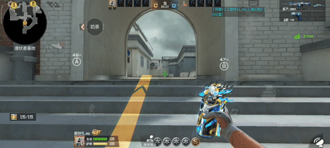 掌火宸玲
哈喽各位CFer大家好，欢迎来到本期资讯，本次排位赛更新之后我们的职业排位地图池再次迎来更新，异域小镇（重制版）再次上架于我们的地图池中，那么本期资讯就为大家带来潜伏者攻占B包点的基本思路，一起来看看吧！


【B包整体进攻线路及解析】
异域小镇属于大型地图，对于B包的进攻路线共有三条，即中路、酒吧、以及以中路为衍生的下水道与酒吧衍生出的酒吧桥，线路四通八达且选择性极高，以下即为该地图进攻B包整体的路线细则。


该地图中路十分开阔，潜伏者在进攻中路时处于一种高打低的局面，非常不利，同时在B通至酒吧方向的B门也是保卫者喜欢架守的一处点位，因此B包的整体进攻难度对潜伏者来说比较困难，不太适合单独破点。


【点位解析】
首先就是中路L点位置，L点是潜伏者阻/击保卫者与探查敌情的重要点位，该点位的视野非常开阔，可以清晰的看到中路、链接、车库等点位留守的保卫者，因此该点位适合为队友断后以及探查敌情。是潜伏者开局必站的一个点位。
点位示例1：


点位示例2：


其次还有中路的车库位置，该位置作为中路唯一的洼地，可以非常有效的遏制在中路漏点的保卫者，同时还可以对下水道形成有利打击，无论前期进攻还是下包断后都非常有利。
点位示例1：


点位示例2：


其次为B通点位，首先就是旧市场位置，该位置左右两侧都可以架狙，对前顶B通的、与在酒吧桥架点的保卫者都可以实行有效的抽点打击，这两个点位小编建议大家使用狙击枪，可以更加具有优势。
点位示例1：


点位示例2：


进入酒吧后我们可以直接上酒吧桥与中路的队友进行配合打B，酒吧桥可以非常清晰的看到保卫者出生点的情况，其次在酒吧出口位置也可以配合从下水道的队友发起进攻，可以给在B包阳台与斜坡防守的保卫者形成有利打击。
点位示例1：


点位示例2：


【前顶道具投掷】
首先就是中路烟闪，在潜伏者出生点中路投掷烟闪可以非常有效的阻止保卫者前压，进而保证成功进入中路车库以及下水道的几率，也可以投掷手雷，对防守保卫者家前以及链接方向的敌人造成一定伤害。


其次为B门前顶烟，需要注意的是该烟雾弹一定要扔在B门外，这样才能保证潜伏者第一时间顶B门进酒吧时的存活率，也是非常重要的一颗烟雾弹。成功拿下酒吧桥后也可像保卫者家前方向投掷燃烧弹或手雷，可以有效阻止从链接回防的保卫者。


【总结】
那么