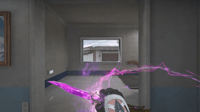 来自掌火哈啤妃思
最近近战武器的传奇皮肤新增数量有比较明显的提升，元素熔炉的鹰爪和最近的弹簧刀炫光之刃，蝴蝶刀这把热门武器在最近也是要迎来上新了，且是传说级别的武器皮肤，同时附带一个炫彩皮肤出现，本期带来的就是蝴蝶刀传说魔石和炫彩皮肤的展示，来看看全新蝴蝶刀皮肤的效果吧！

【蝴蝶刀 传说魔石】

皮肤介绍：
相传在海洋尽头有一处被巨龙守护的大陆，那里的石头可以制作附带魔法的武器。

手中转圈依旧是蝴蝶刀魅力的所在，传说魔石下的蝴蝶刀转圈会有光效弧线伴随，几道魔法光效数量还会随着转圈提升，从屏幕的四周向传说魔石聚集，光效基本都是在武器本身外展现。

最后一段检视效果就更为精彩，破碎的传说魔石展开非常漂亮，断刀再重铸的过程还有三道魔法光效飞出，也是检视效果里唯一会和武器模型有互动的动画，四段破碎的魔石组成了蝴蝶刀的刀刃。
【蝴蝶刀 传说魔石 青蛇】

皮肤介绍：
相传在海洋尽头有一处被巨龙守护的大陆，那里的石头可以制作附带魔法的武器。探险者在一只盘旋的青蛇旁边发现了更为稀有的青色石头，将之制作成了武器。
C
传说魔石对武器的模型进行了一些小改变，刀柄部位稍微进行了一些弯曲，传说魔石的刀柄部位有紫色魔石附着，青蛇刀柄的魔石会相对暗淡一些。青蛇的刀刃部位非常具有晶莹剔透的玉石质感，而传说魔石的刀刃部位由于紫色魔石光效原有看起来会稍显暗淡和具有神秘气息！
以上就是本期带来的蝴蝶刀传说魔石和炫彩皮肤展示，蝴蝶刀新皮肤的动画过程很长且非常炫酷，最后断刀重铸的过程美感十足，比较适合生化追击里边跑边玩。大家觉得蝴蝶刀新皮肤的表现如何？欢迎在评论区留言交流，也期待能点赞或分享文章，这里是哈啤妃思，我们下期再见。
（体验服并非最终版本 一切以正式服为准）[topic src="153310"]#CFHD1月新版本[/topic]