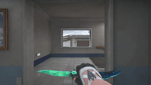 来自掌火哈啤妃思
最近近战武器的传奇皮肤新增数量有比较明显的提升，元素熔炉的鹰爪和最近的弹簧刀炫光之刃，蝴蝶刀这把热门武器在最近也是要迎来上新了，且是传说级别的武器皮肤，同时附带一个炫彩皮肤出现，本期带来的就是蝴蝶刀传说魔石和炫彩皮肤的展示，来看看全新蝴蝶刀皮肤的效果吧！

【蝴蝶刀 传说魔石】

皮肤介绍：
相传在海洋尽头有一处被巨龙守护的大陆，那里的石头可以制作附带魔法的武器。

手中转圈依旧是蝴蝶刀魅力的所在，传说魔石下的蝴蝶刀转圈会有光效弧线伴随，几道魔法光效数量还会随着转圈提升，从屏幕的四周向传说魔石聚集，光效基本都是在武器本身外展现。

最后一段检视效果就更为精彩，破碎的传说魔石展开非常漂亮，断刀再重铸的过程还有三道魔法光效飞出，也是检视效果里唯一会和武器模型有互动的动画，四段破碎的魔石组成了蝴蝶刀的刀刃。
【蝴蝶刀 传说魔石 青蛇】

皮肤介绍：
相传在海洋尽头有一处被巨龙守护的大陆，那里的石头可以制作附带魔法的武器。探险者在一只盘旋的青蛇旁边发现了更为稀有的青色石头，将之制作成了武器。
C
传说魔石对武器的模型进行了一些小改变，刀柄部位稍微进行了一些弯曲，传说魔石的刀柄部位有紫色魔石附着，青蛇刀柄的魔石会相对暗淡一些。青蛇的刀刃部位非常具有晶莹剔透的玉石质感，而传说魔石的刀刃部位由于紫色魔石光效原有看起来会稍显暗淡和具有神秘气息！
以上就是本期带来的蝴蝶刀传说魔石和炫彩皮肤展示，蝴蝶刀新皮肤的动画过程很长且非常炫酷，最后断刀重铸的过程美感十足，比较适合生化追击里边跑边玩。大家觉得蝴蝶刀新皮肤的表现如何？欢迎在评论区留言交流，也期待能点赞或分享文章，这里是哈啤妃思，我们下期再见。
（体验服并非最终版本 一切以正式服为准）[topic src="153310"]#CFHD1月新版本[/topic]